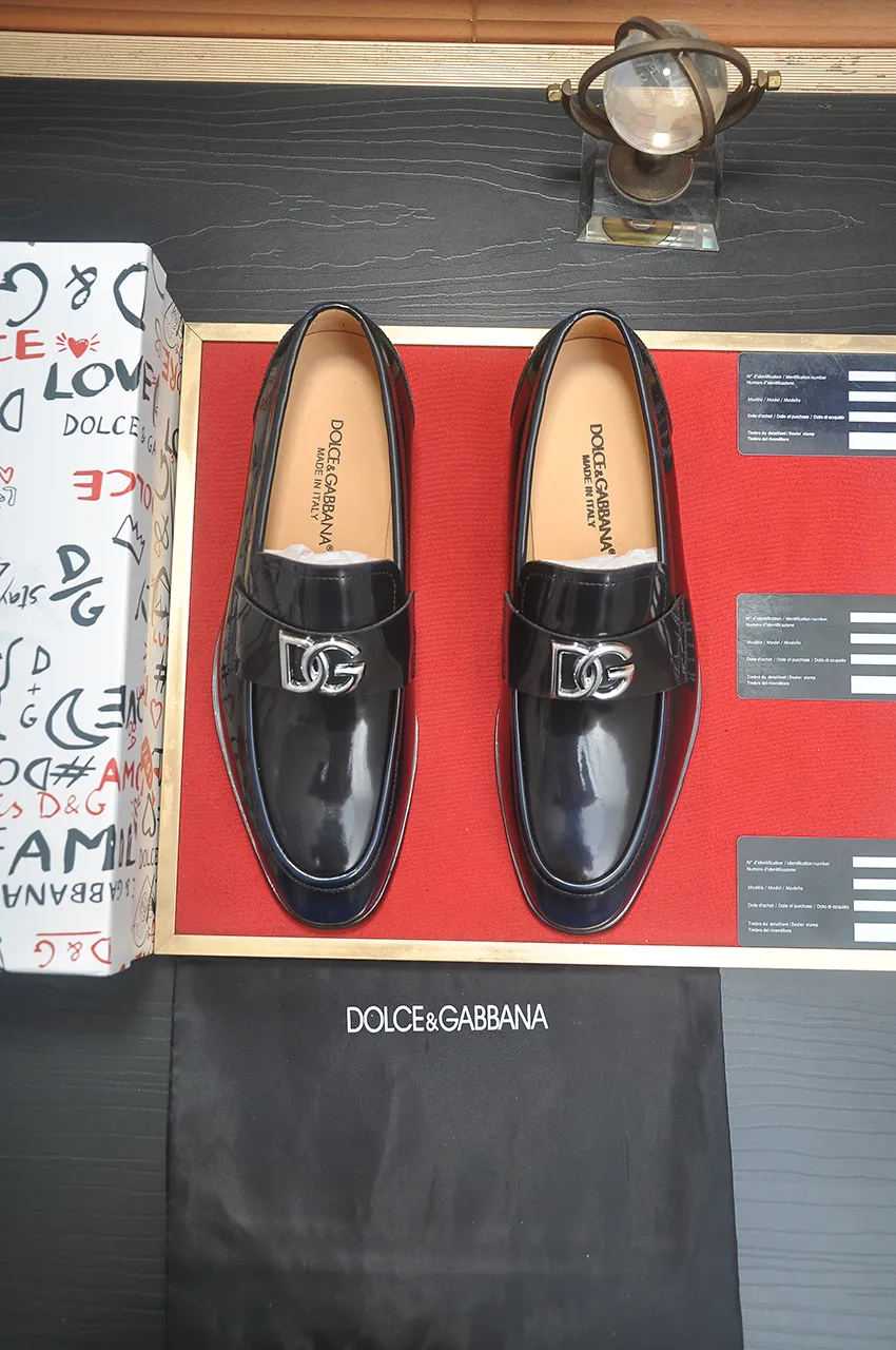 Men's men's shoes 💰500💶🌲 DG top 🔍🔍Men's new leather shoes 🚹 are on sale at the same time at the counter ⚠The uppers are imported cowhide from Italy, the entire imported cowhide lining, imported accessories 💪💪, completely 1⃣️ vs 1⃣️ replica 🇮 🇹💪💪, ⚠Sole: The original sole is specially provided by the original factory, the exclusive movable molded sole is super comfortable, ⚠The original factory follows the order, 🔍🔍high quality, you can enter and exit the counter at will, welcome to compare ⚠Size: 38-44 (45 customized)